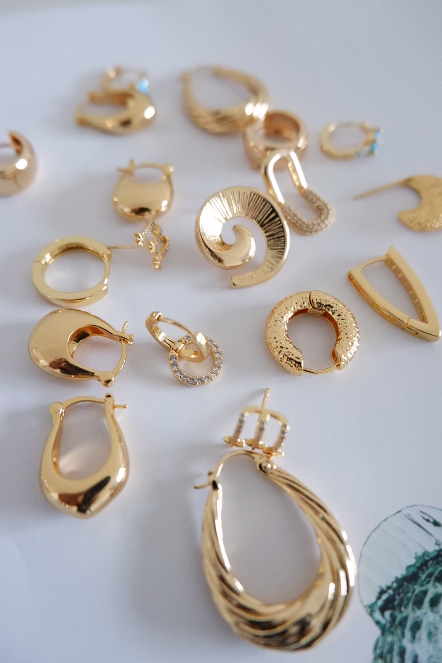 Swirl studs