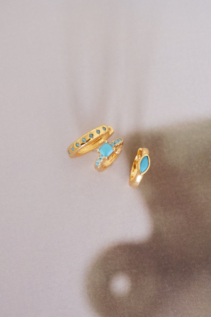 Cassia pavé huggies
