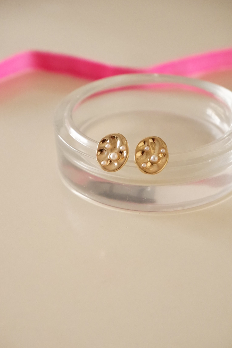Pearl swirl studs - sample