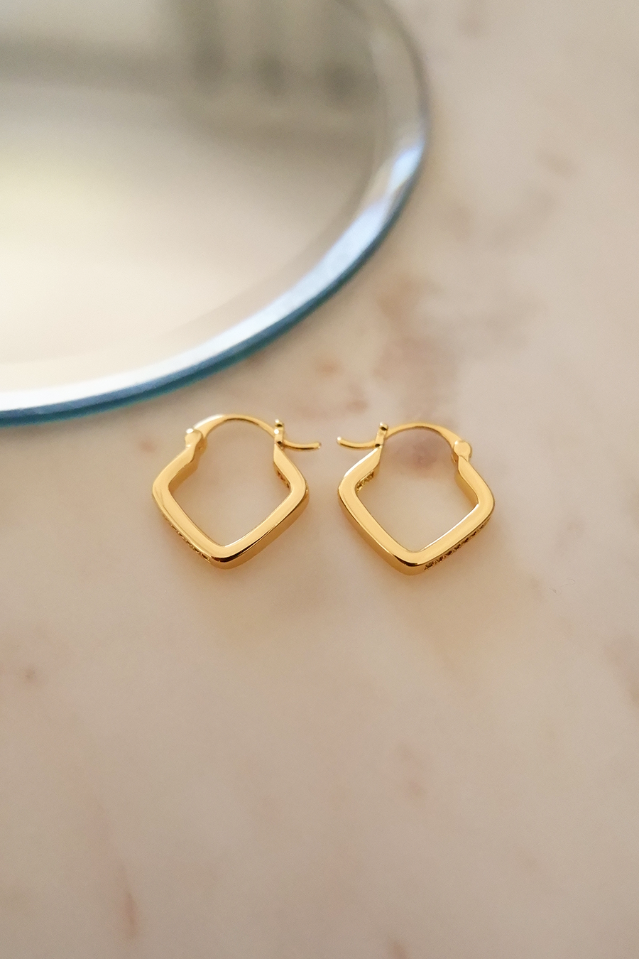 Chiara hoops