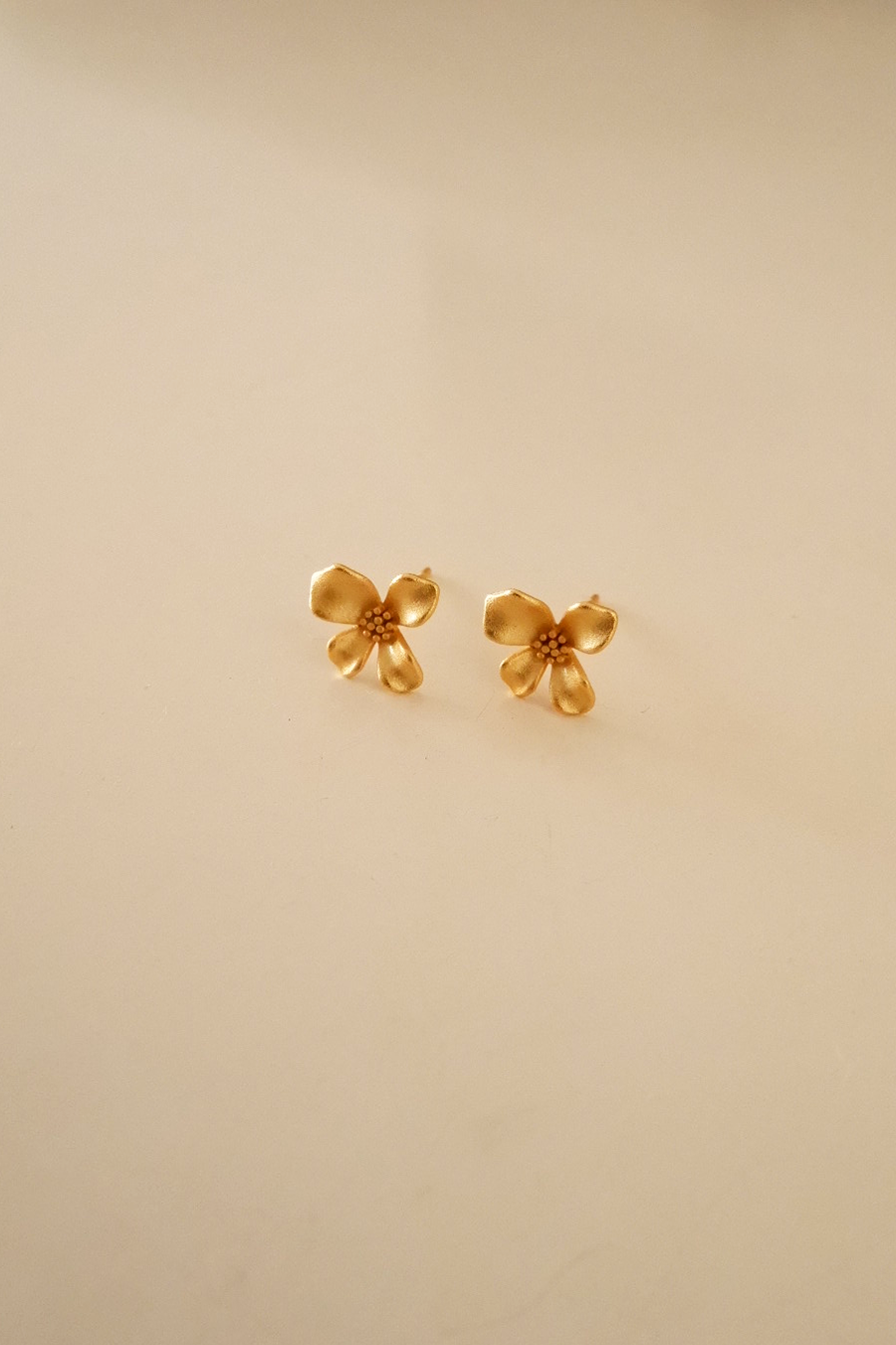 Lily studs